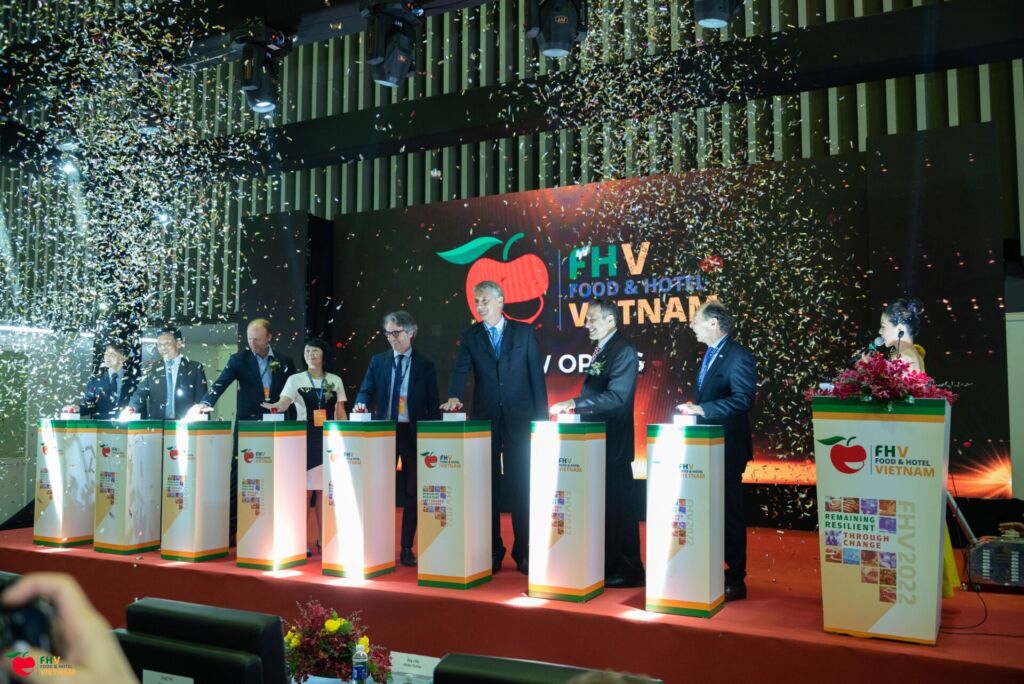 tổ chức họp báo