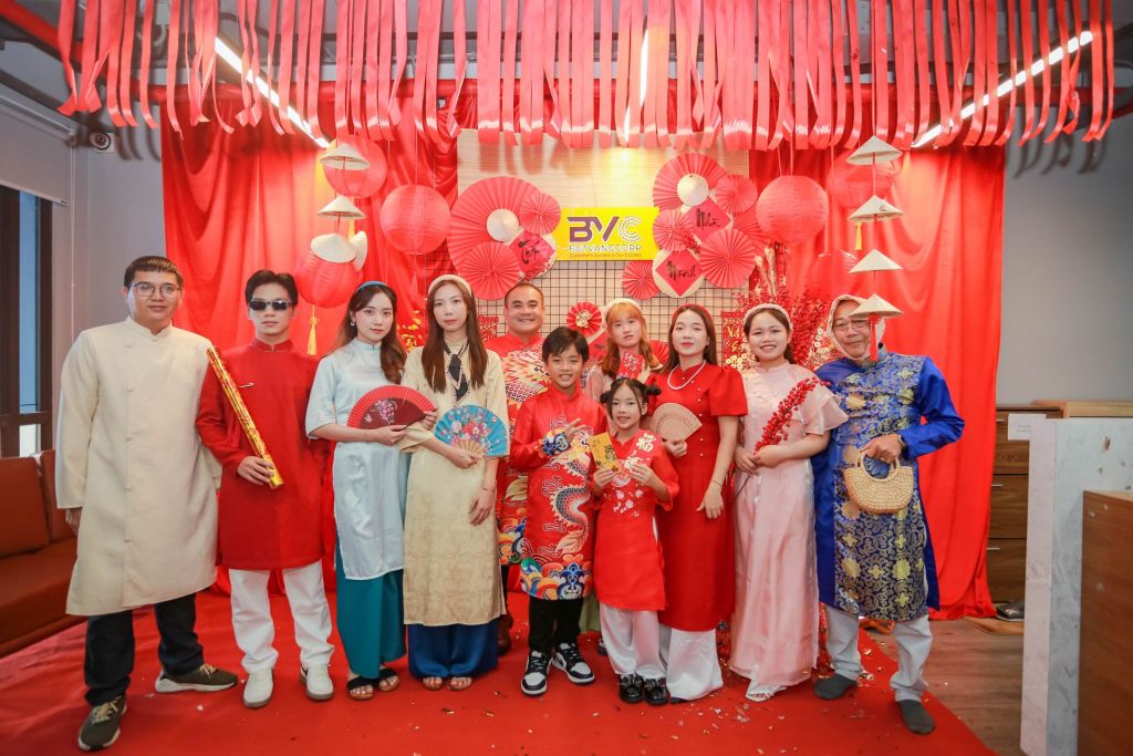 team butvangcorp tết 2024