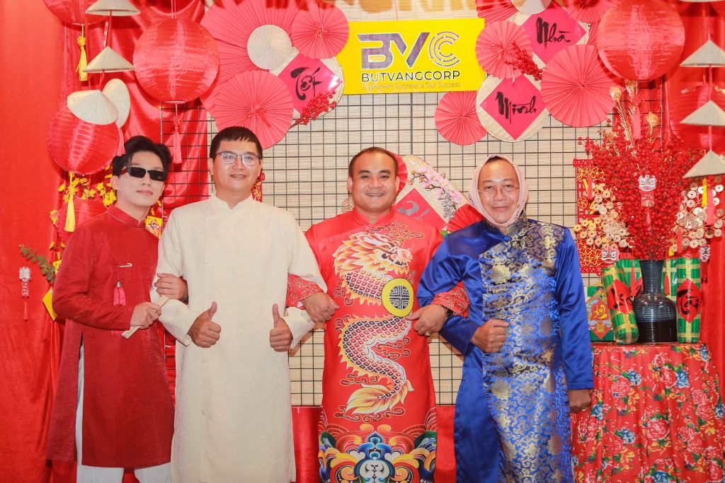 team butvangcorp tết 2024