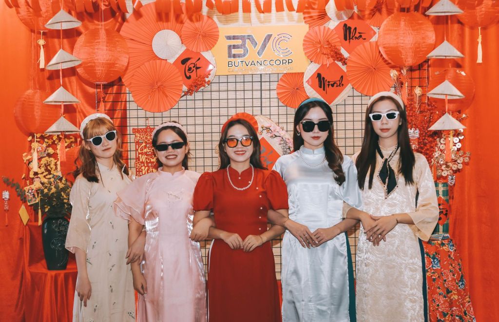 team butvangcorp tết 2024