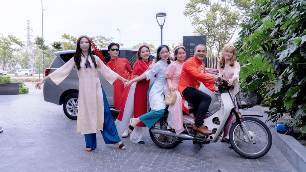 team butvangcorp tết 2024